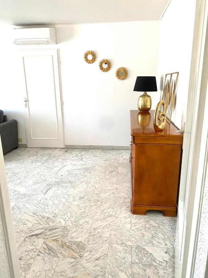 APPARTEMENT 2 PIECES bord de mer entièrement rénové Saint-Raphaël Exterior foto